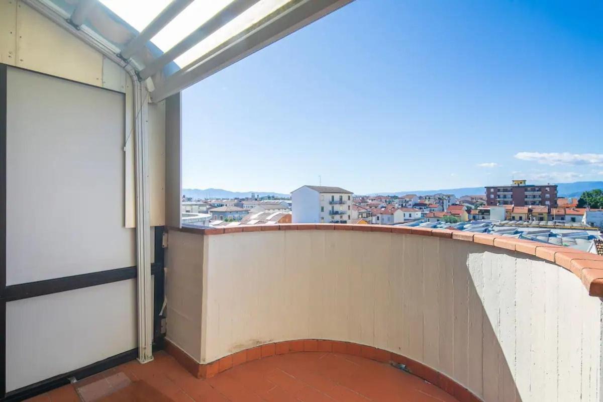 Suite Con 2 Balconi - 6 Guest Prato  Exterior foto