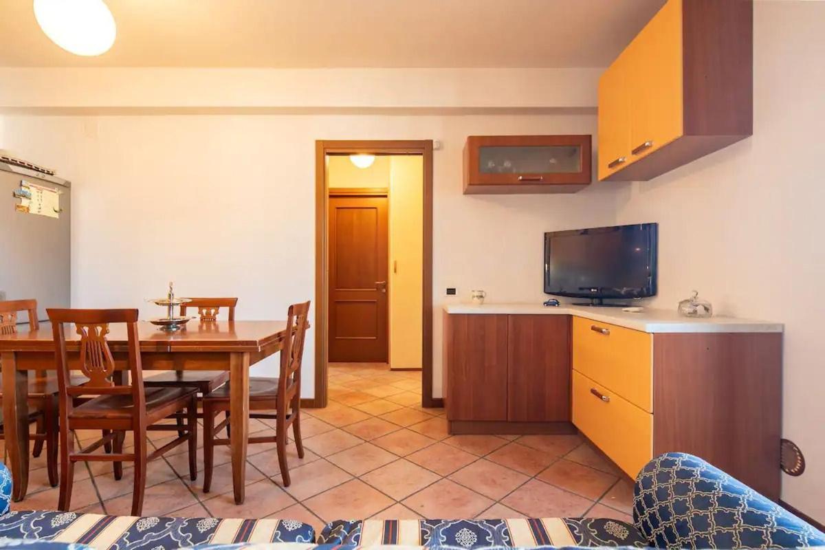 Suite Con 2 Balconi - 6 Guest Prato  Exterior foto